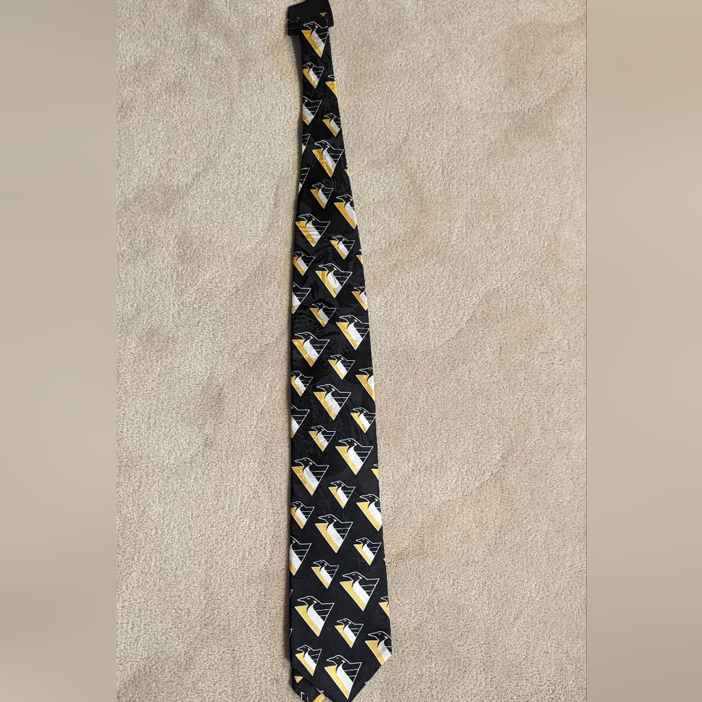 Men's Pittsburgh Penguins Hockey Tie|100%Silk‎ |black, gold, & white